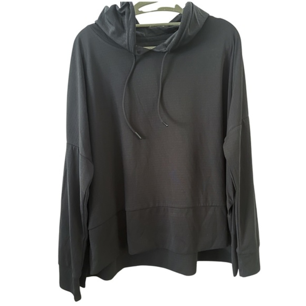 Mondetta hooded performance top. Like new never worn. Tag fell off.